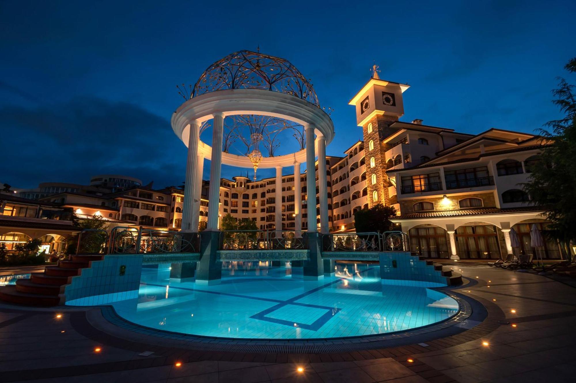 Helena Sands 5*